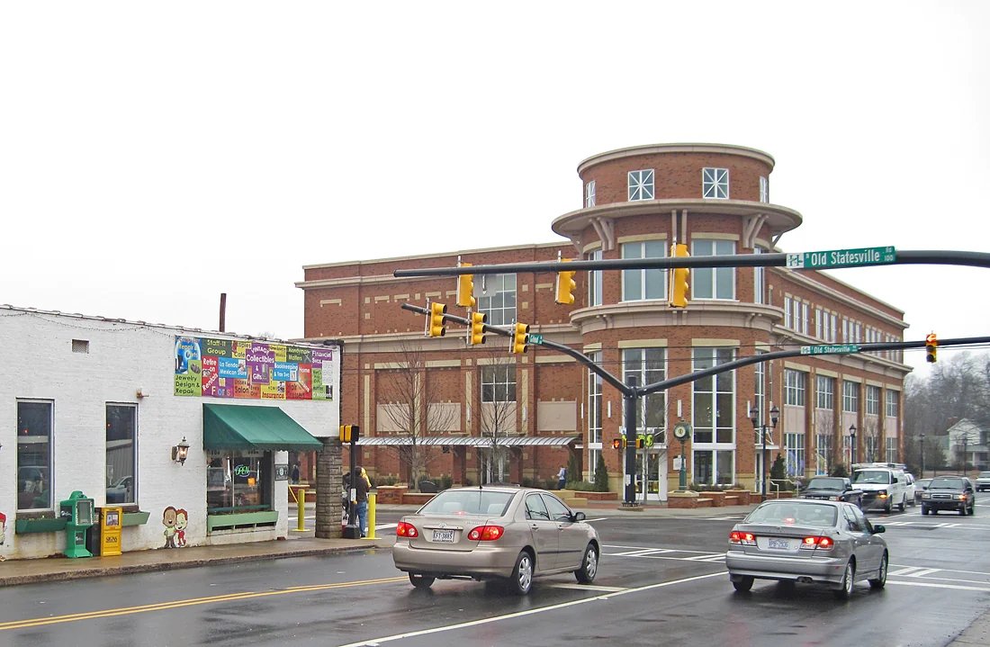 Making moves fast, simple, and stress-free for families and businesses across Huntersville, NC